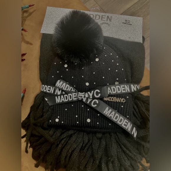 Beautiful warm scarf and hat set.  Hat has beautiful sparkles.  Brand new. - Picture 1 of 2